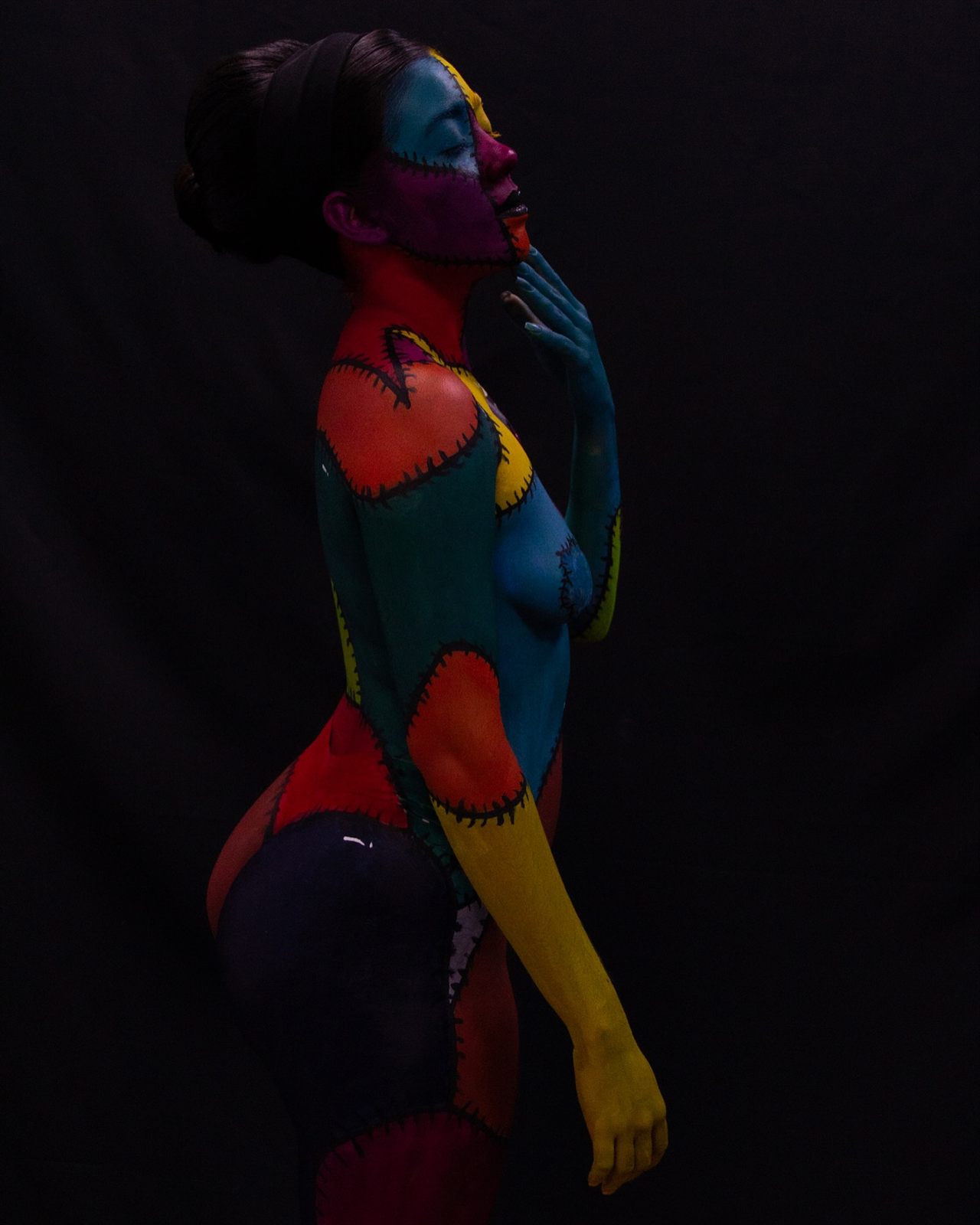Maquillaje de caracterización y body paint personaje Sally en Medellín